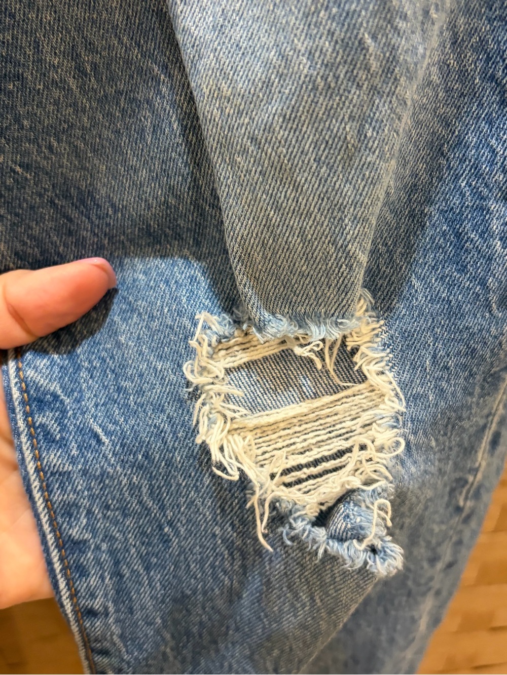 Levi’s Wedgie Straight Jeans Size 26 Medium Wash Distressed Cropped 25” Inseam - Picture 4 of 8